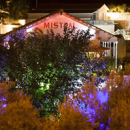 Aparthotel Mistral *